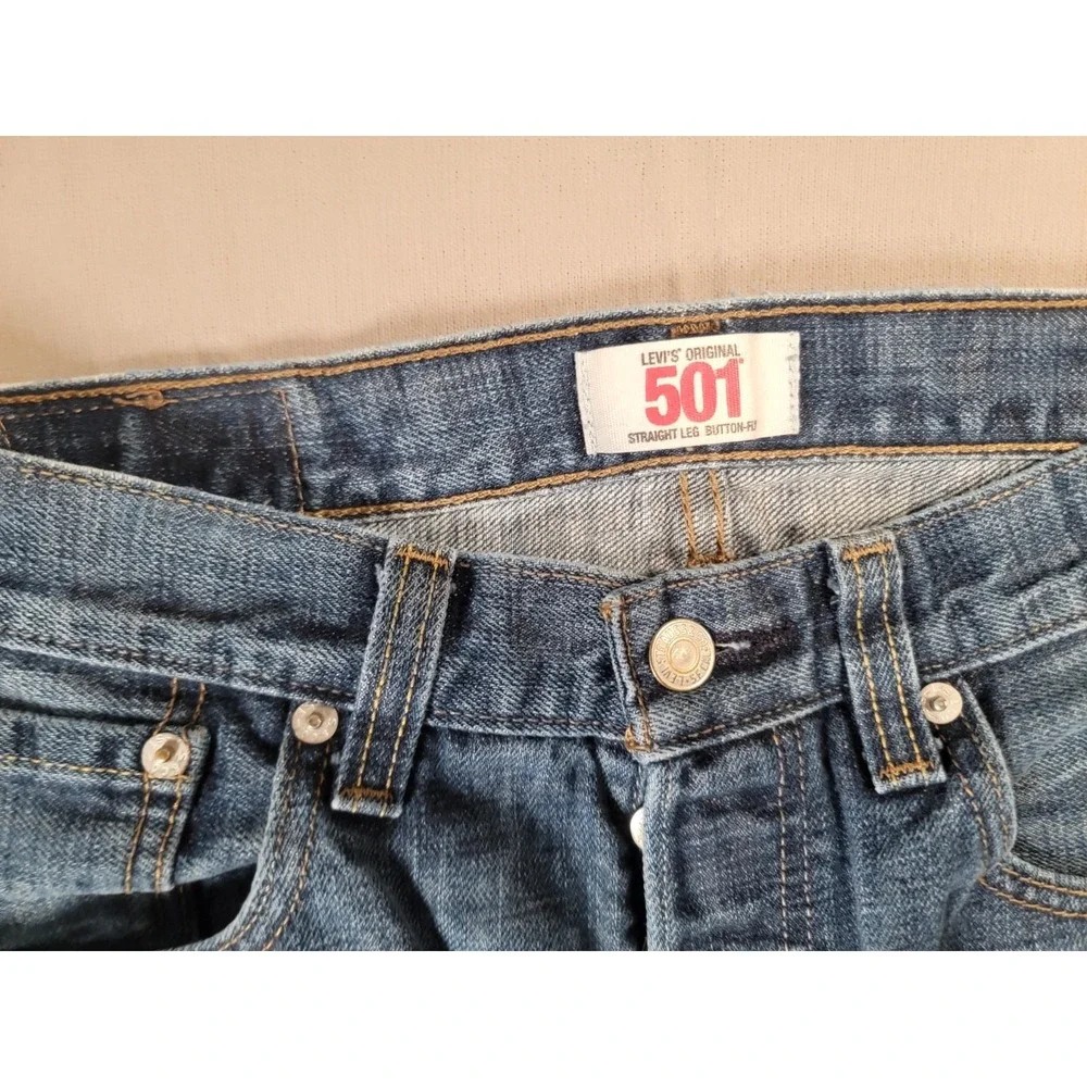 Levi's 501 Original Fit Jeans Mens 32x32 Medium Wash Button Fly Straight Denim
